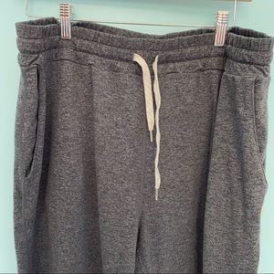 Vuori Performance Joggers, Dark Heather Grey